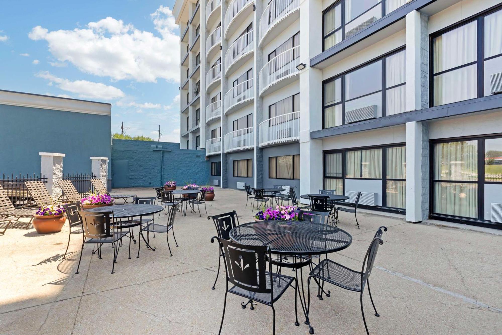 Best Western Plus Midwest Inn Omaha Exterior photo